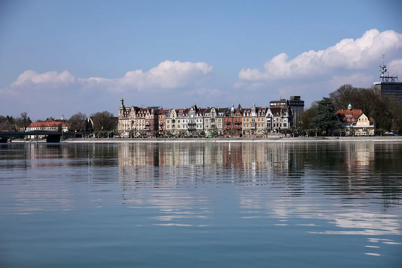Blick auf die Seestraße in Konstanz mit direkter Lage am Bodensee | Zentrale Gewerbeflächen mieten mit KN Finest